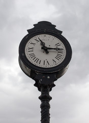 Fototapeta na wymiar Reloj análogo
