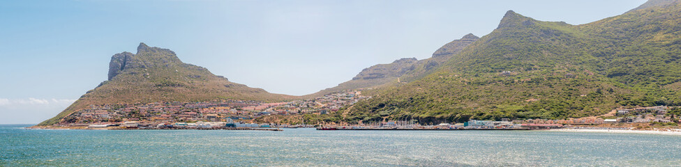 Fototapeta na wymiar Panorama of Hout Bay seen from the bronze leopard sculpture