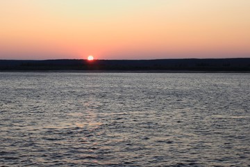 Закат на реке