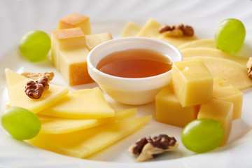 Delicious slicing from several varieties of cheese
