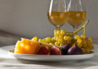  cheese with fruits