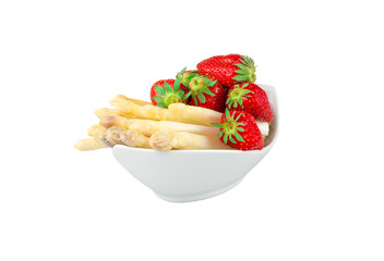 White asparagus peeled and strawberry in bowl