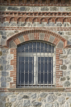 Fenster mit Gitterstäben