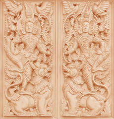 Fototapeta na wymiar Traditional Thai style wood carving on the wall of Temple in Tha