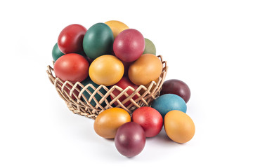 Obraz na płótnie Canvas Easter eggs in basket on white background