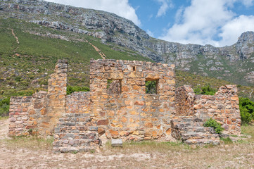 Ruins of the lieutenants quarters next to Chapmans Peak drive