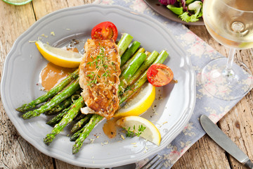 Spargel fisch teller