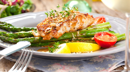 Spargel fisch teller