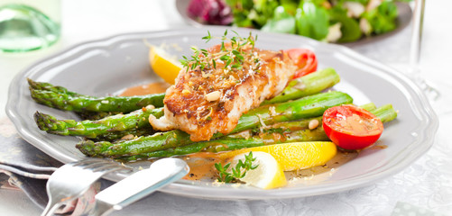 Spargel fisch teller