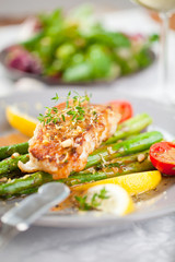 Spargel fisch teller