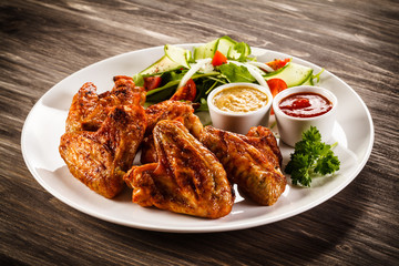 Grilled chicken nuggets and vegetables 