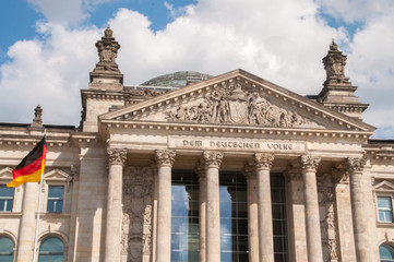 Fototapeta na wymiar Reichstag im Frühling 2015
