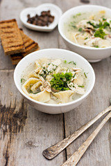 A bowl of soup with noodles and chicken 