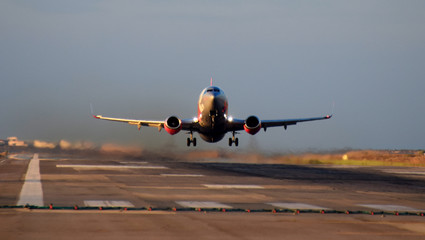 Avión despegando