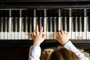Cute little girl playing grand piano in music school © 31etc