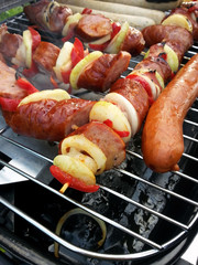 Schaschlikspiesse auf Grill