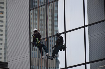 Geb&auml;udereiniger bei der Arbeit