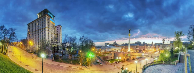Deurstickers Evening view of the Independence Square © panaramka