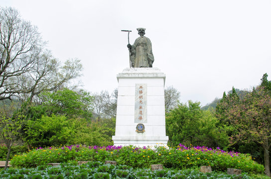 Statue of the Chinese scholar, Wang Yangming in Yangmingshan