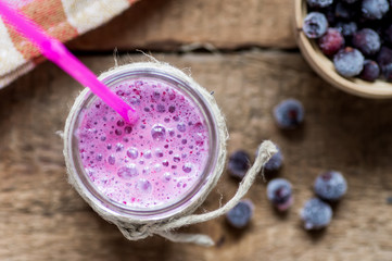 Smoothies cocktail with frozen currants