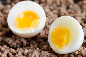 Minced meat with half a boiled egg