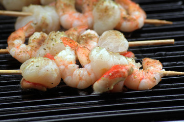 brochettes de crevettes et saint-jacques 01052015