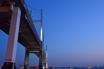 Fototapeta premium 横浜ベイブリッジの夕景