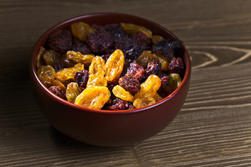 raisins in  brown dich
