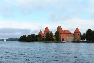 Naklejka na ściany i meble Medieval castle in Trakai