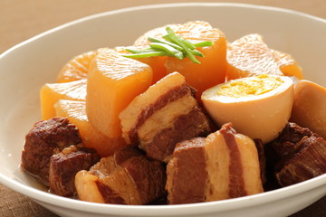 大根と豚バラ肉の煮物