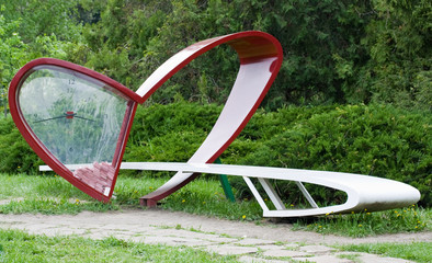 Hours in the form of heart