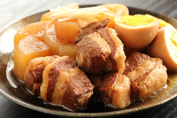 大根と豚バラ肉の煮物