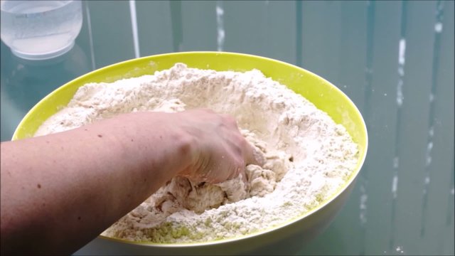 Teig kneten f&uuml;r Brot 2