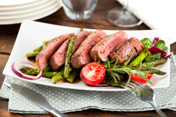 Steak mit spargel