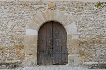 Fototapeta na wymiar Puerta de iglesia antigua.