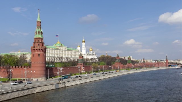 Кремлевская стена - вид с Большого Каменного моста
