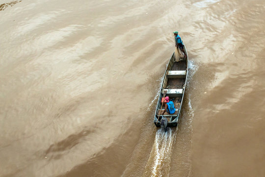 pescaria no rio da velhas / pescaria amadora no rio das velhas em Minas Gerais, Brasil