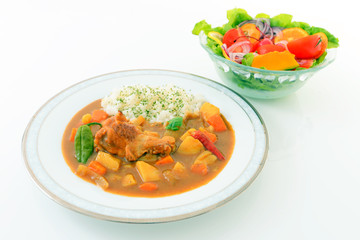 美味しそうなカレーライスとサラダ