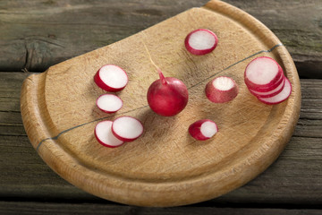 Fototapeta na wymiar Fresh radishes slices
