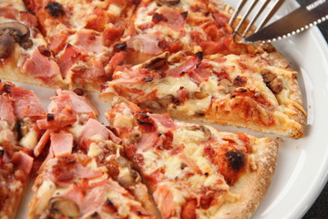 frische Schinkenpizza