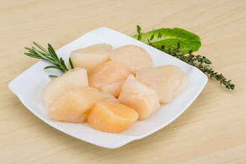 Raw scallops