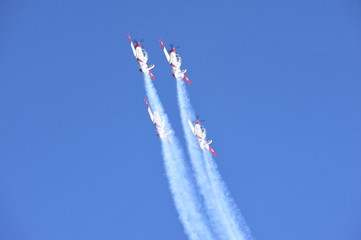 Synchronized flight of 4 planes in the team