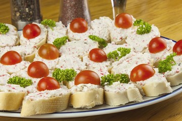Homework quick meals, canapes with butter and vegetables