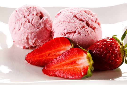Strawberry ice cream with fresh fruits
