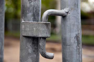 building site fence connection