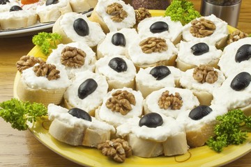 Homework quick meals, black olive and walnut