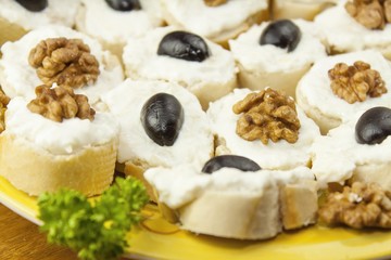 Homework quick meals, black olive and walnut