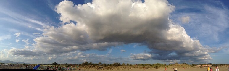 Fototapeta na wymiar nuvole in maremma