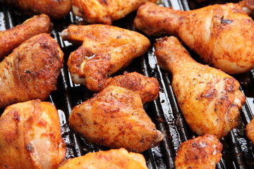 Hühnchenschenkel vom Grill 
