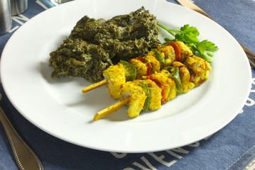 brochettes de poisson et épinards 03052015